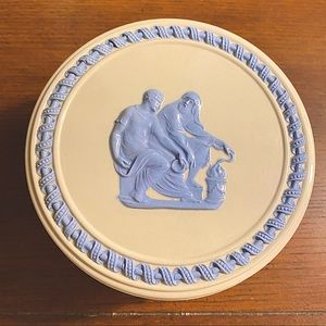 Wedgwood QUEENSWARE trinket box WHITE blue 🤍💙